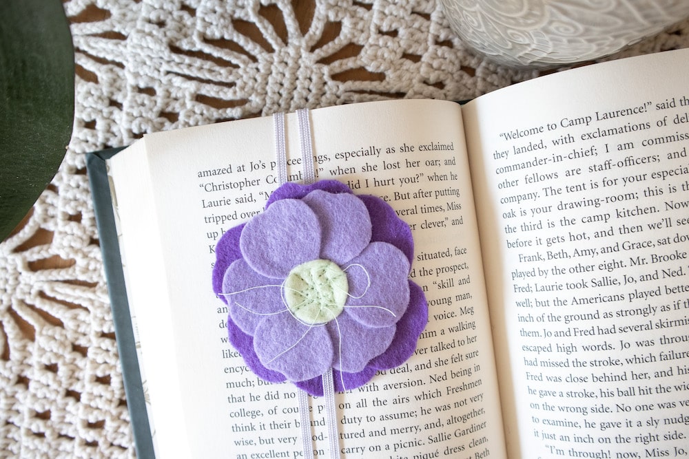 Felt Flower Elastic Book Band - Easy Things to Sew