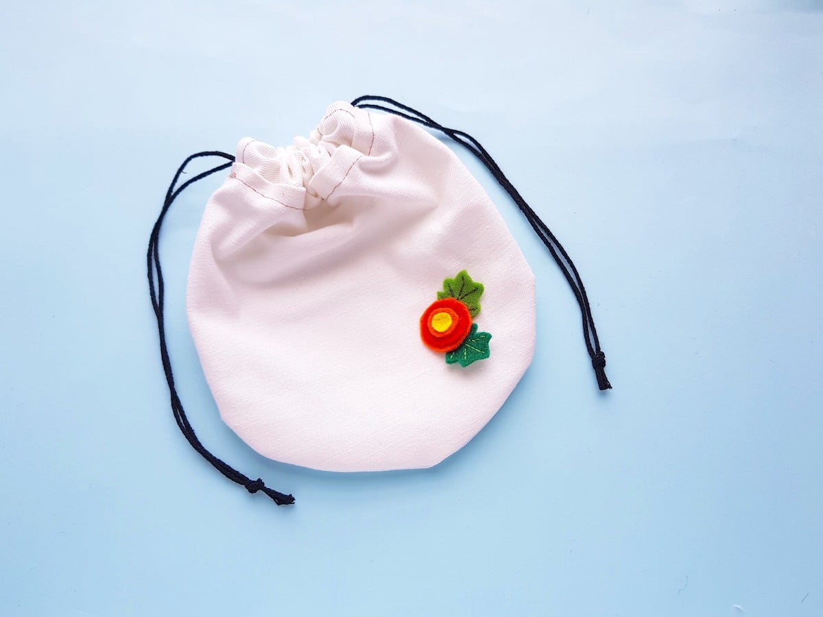 Round Drawstring Pouch with felt flower and leaves