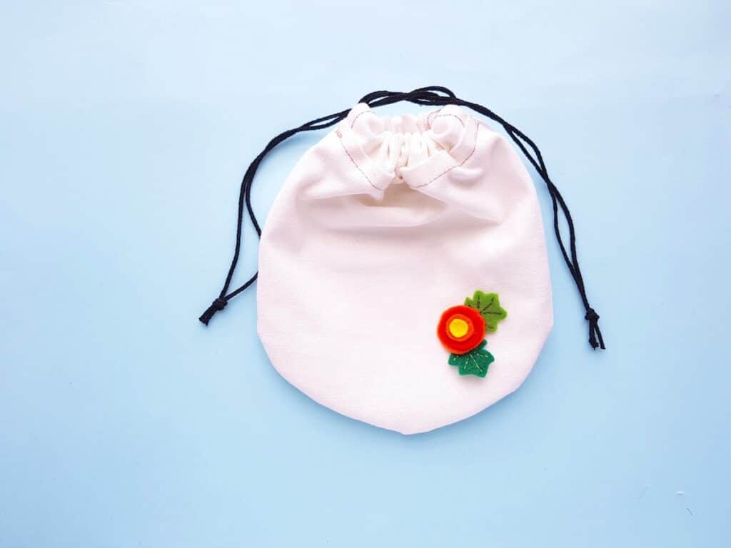Round Drawstring Pouch with felt flower and leaves