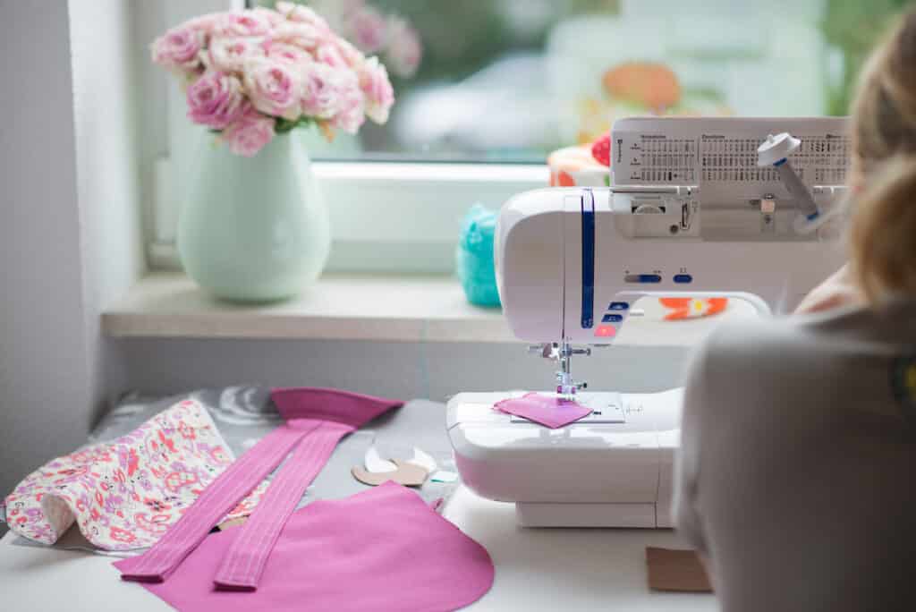 https://easythingstosew.com/wp-content/uploads/2020/11/woman-at-sewing-machine-1024x684.jpeg