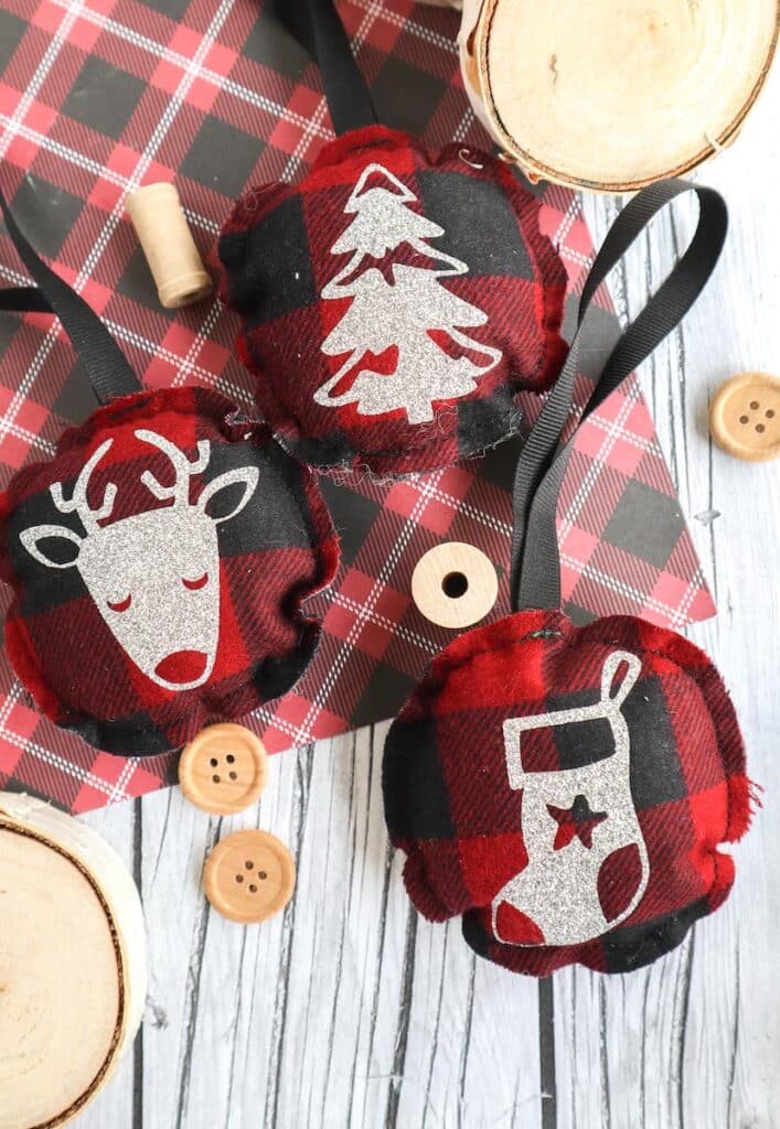 15 Scrap Fabric Christmas Projects