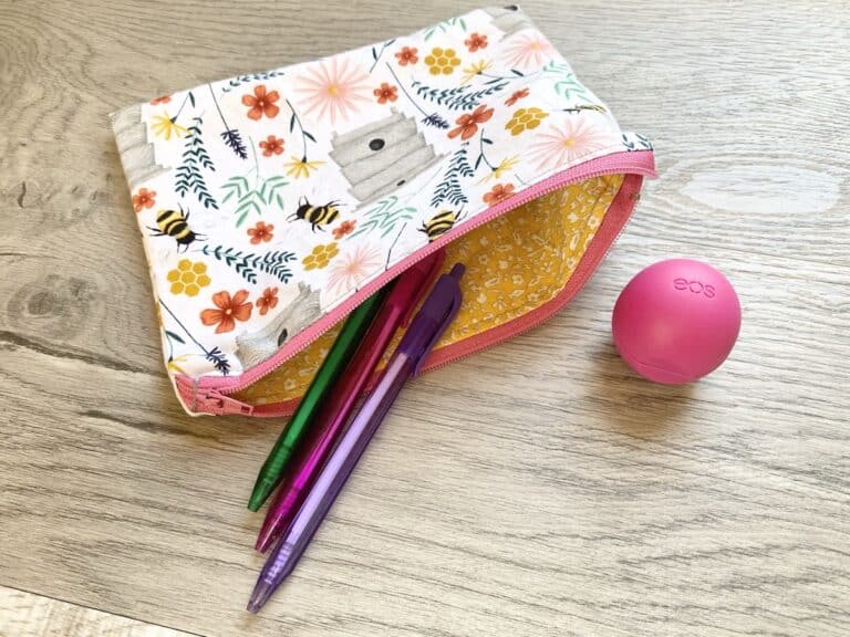 Easy Lined Zippered Pouch Tutorial