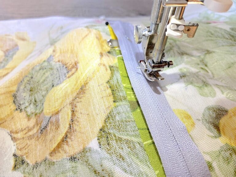 How to Sew A Pillow Cover with a Zipper Tutorial for Beginners Easy