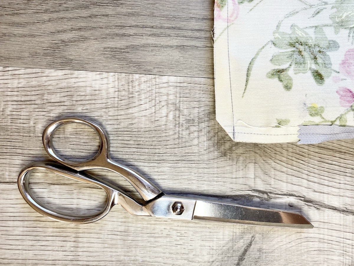 How to Sew A Pillow Cover with a Zipper Tutorial for Beginners Easy