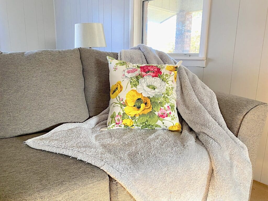 How to Sew a Zippered Throw Pillow - A Beautiful Mess