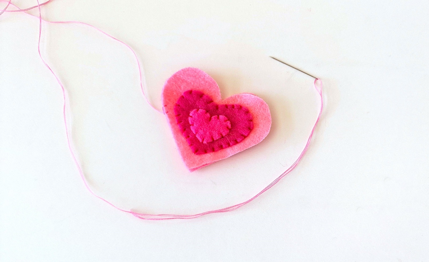 Felt Heart Corner Bookmark (Free Pattern) - Easy Things to Sew