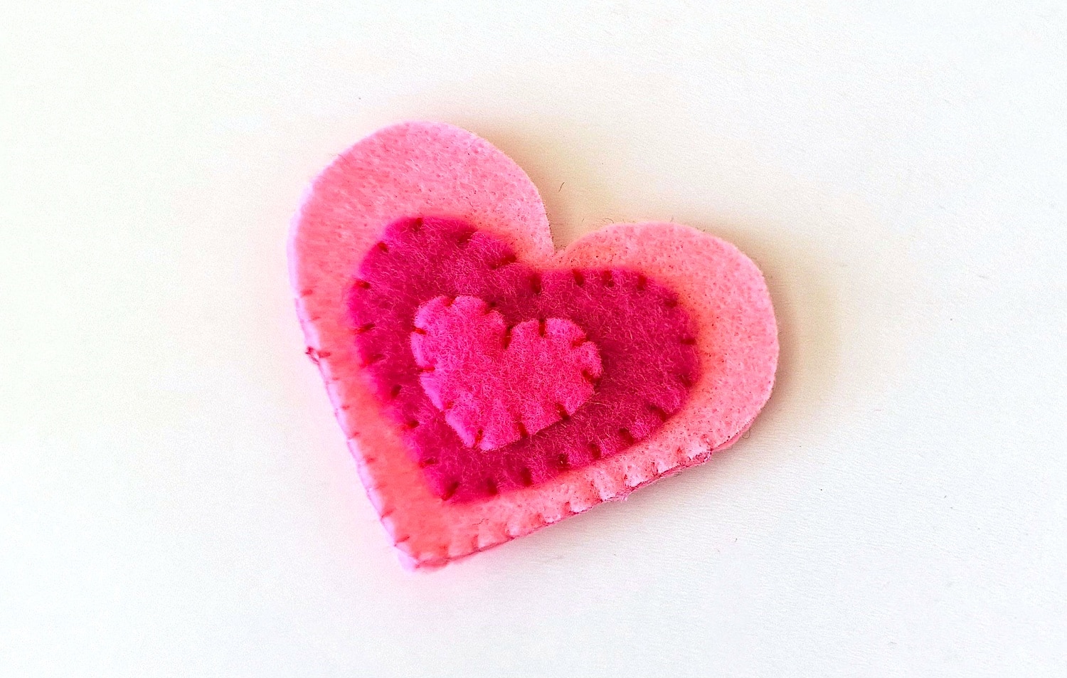 Felt Heart Corner Bookmark (Free Pattern) - Easy Things to Sew