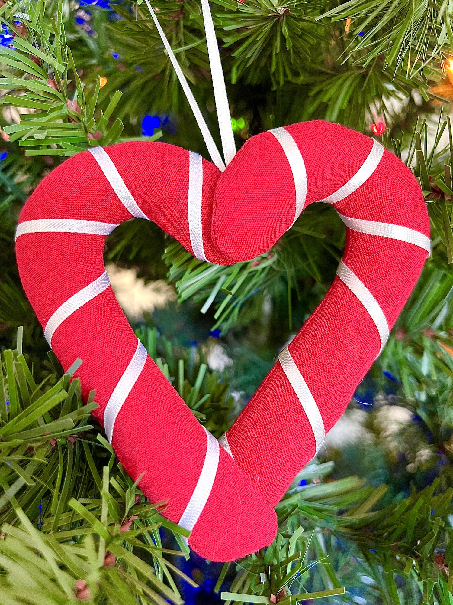 Candy Cane Heart Ornament (Free Pattern)